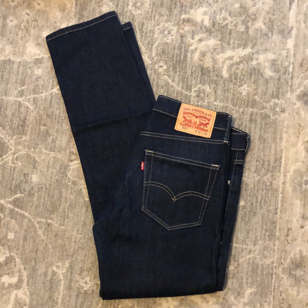 Levi Strauss 511 Men’s 32 x 32 dark wash jeans witch contrasting stitching